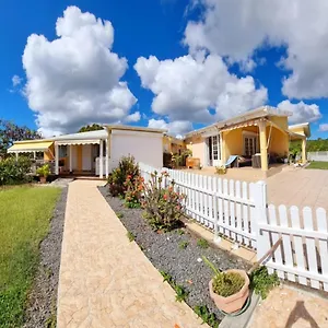 Loue F3 Vue Sur Dans Propriete Privee Sainte-Anne (Grande-Terre)